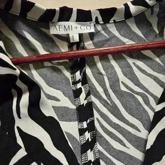 EAMI + CO Wild Thing Short Sleeve Top| sz L - Picture 5 of 5